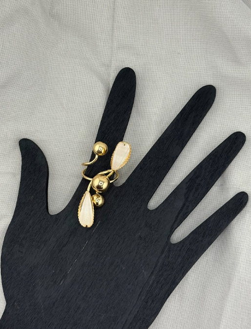 Gold Teardrop Spiral Ring